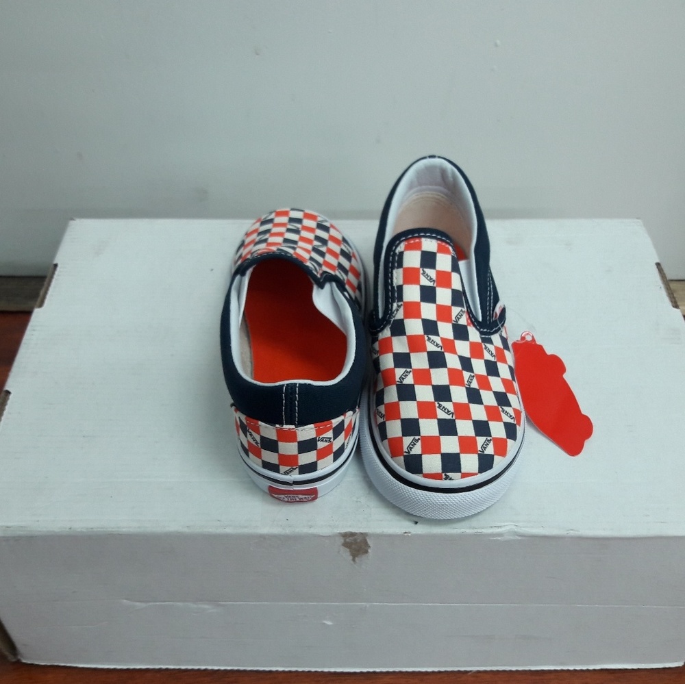 Vans - Picture 2 of 3